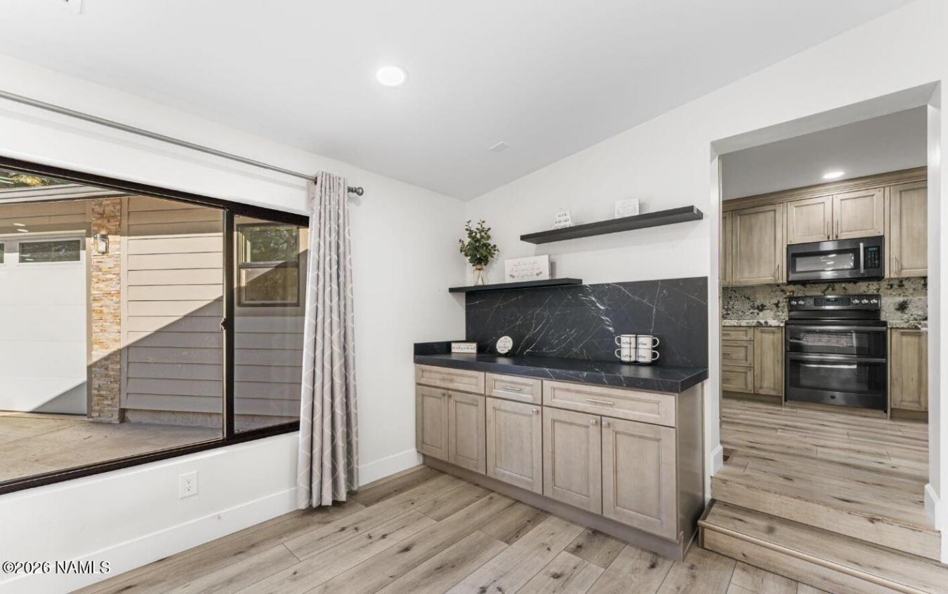 Flagstaff, Coconino, 86004, United States, 6 Bedrooms Bedrooms, ,5 BathroomsBathrooms,Residential,For Sale,2014244