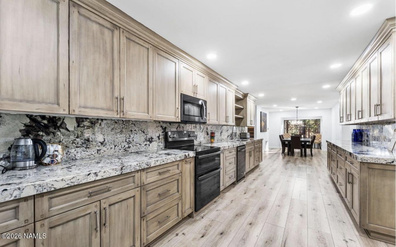 Flagstaff, Coconino, 86004, United States, 6 Bedrooms Bedrooms, ,5 BathroomsBathrooms,Residential,For Sale,2014244