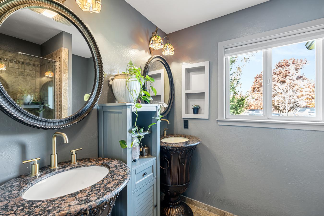 Ashland, Jackson, 97520, United States, 4 Bedrooms Bedrooms, ,3 BathroomsBathrooms,Residential,For Sale,2014241