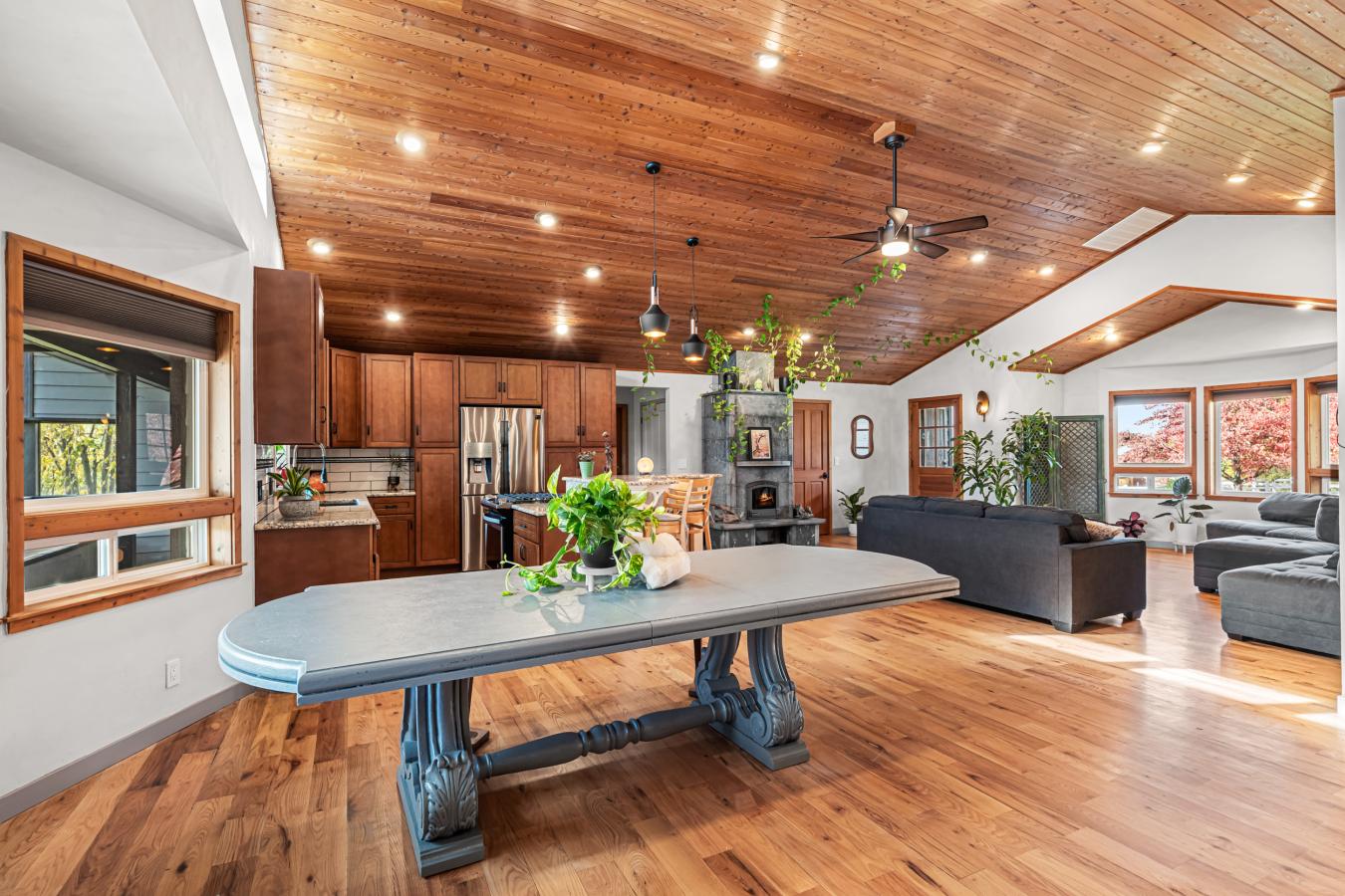 Ashland, Jackson, 97520, United States, 4 Bedrooms Bedrooms, ,3 BathroomsBathrooms,Residential,For Sale,2014241