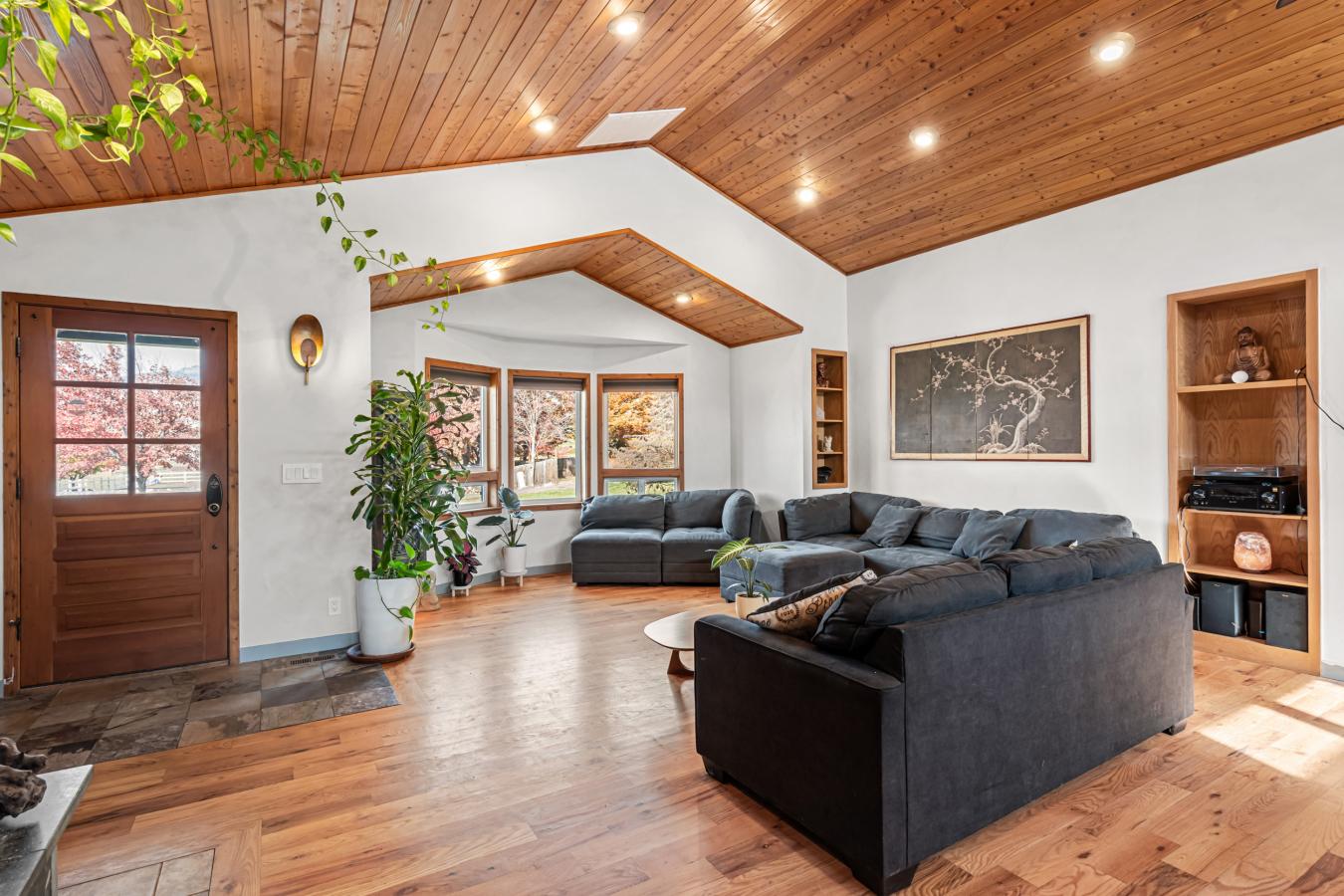 Ashland, Jackson, 97520, United States, 4 Bedrooms Bedrooms, ,3 BathroomsBathrooms,Residential,For Sale,2014241