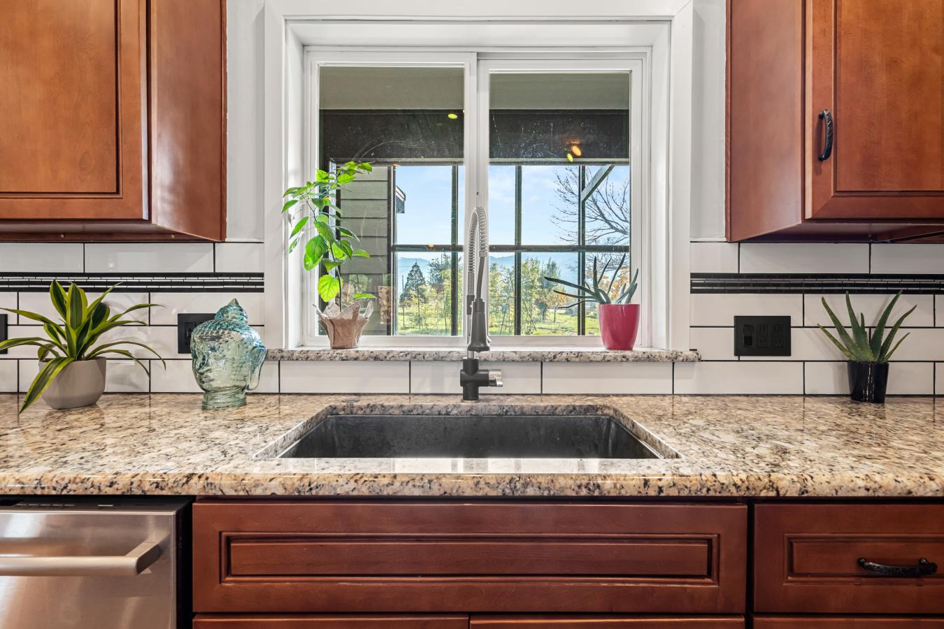 Ashland, Jackson, 97520, United States, 4 Bedrooms Bedrooms, ,3 BathroomsBathrooms,Residential,For Sale,2014241