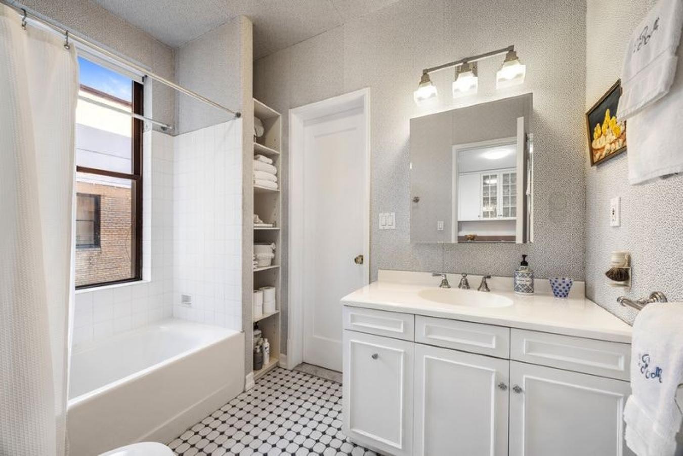 New York, New York, 10021, United States, 3 Bedrooms Bedrooms, ,3 BathroomsBathrooms,Residential,For Sale,2014546