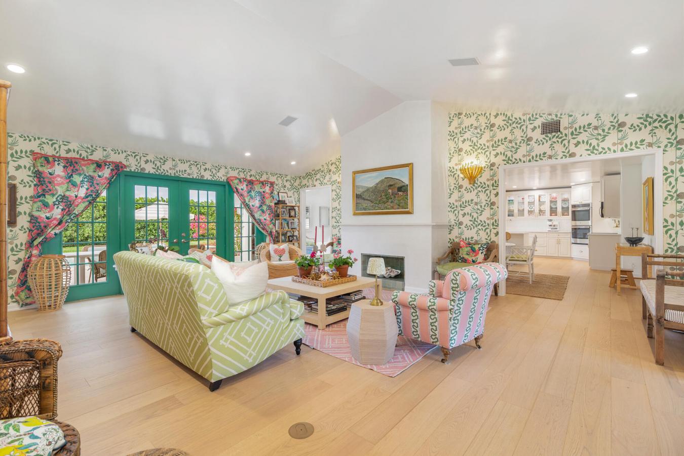 West Palm Beach, Florida, 33401, United States, 3 Bedrooms Bedrooms, ,3 BathroomsBathrooms,Residential,For Sale,2014544