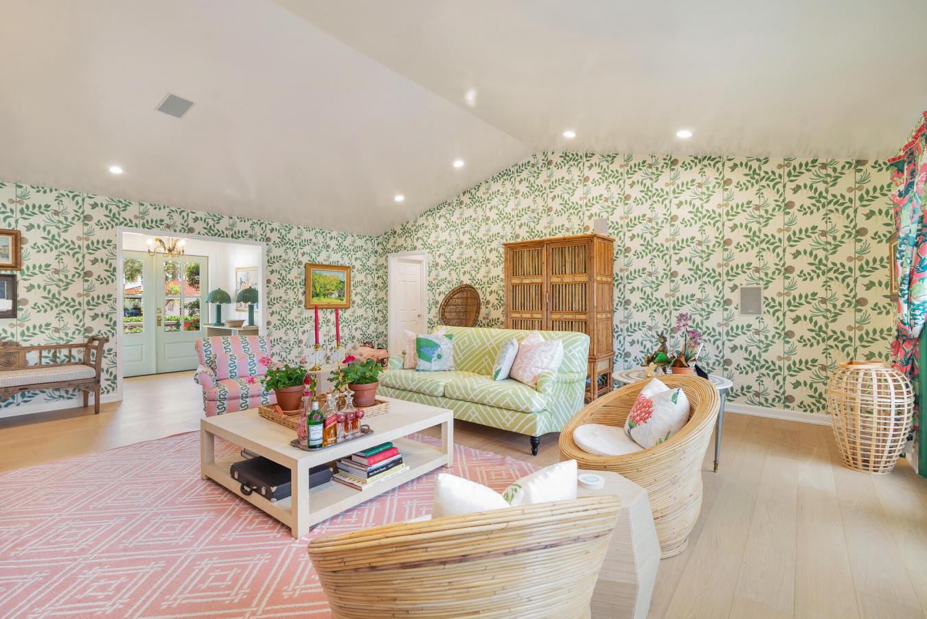 West Palm Beach, Florida, 33401, United States, 3 Bedrooms Bedrooms, ,3 BathroomsBathrooms,Residential,For Sale,2014544