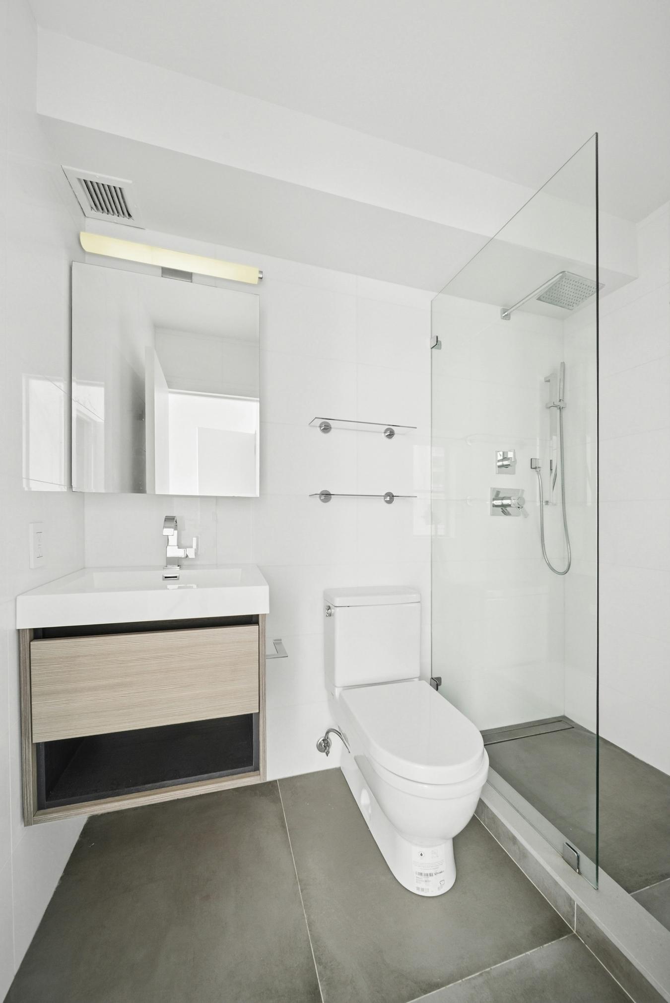 New York, New York, 10024, United States, 2 Bedrooms Bedrooms, ,2 BathroomsBathrooms,Residential,For Sale,2014543