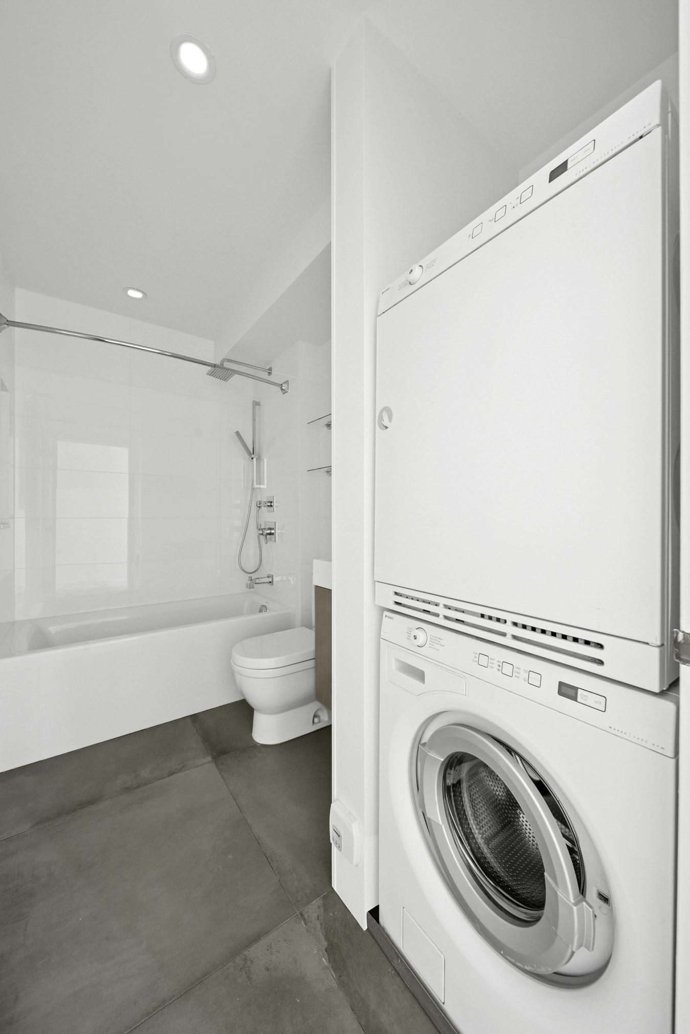 New York, New York, 10024, United States, 2 Bedrooms Bedrooms, ,2 BathroomsBathrooms,Residential,For Sale,2014543