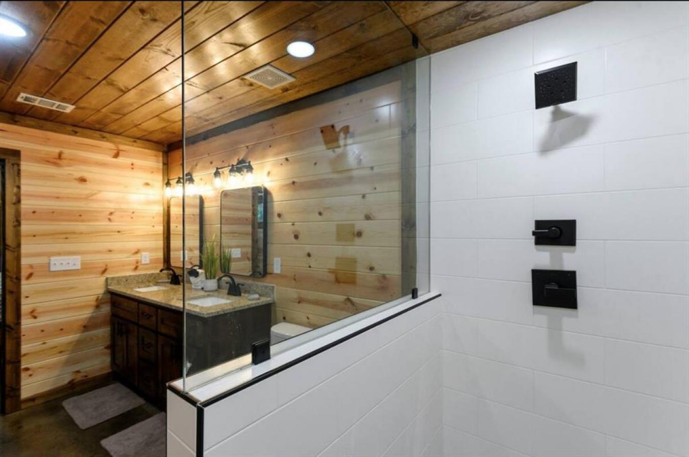 Broken Bow, McCurtain, 74728, United States, 3 Bedrooms Bedrooms, ,4 BathroomsBathrooms,Residential,For Sale,2014537