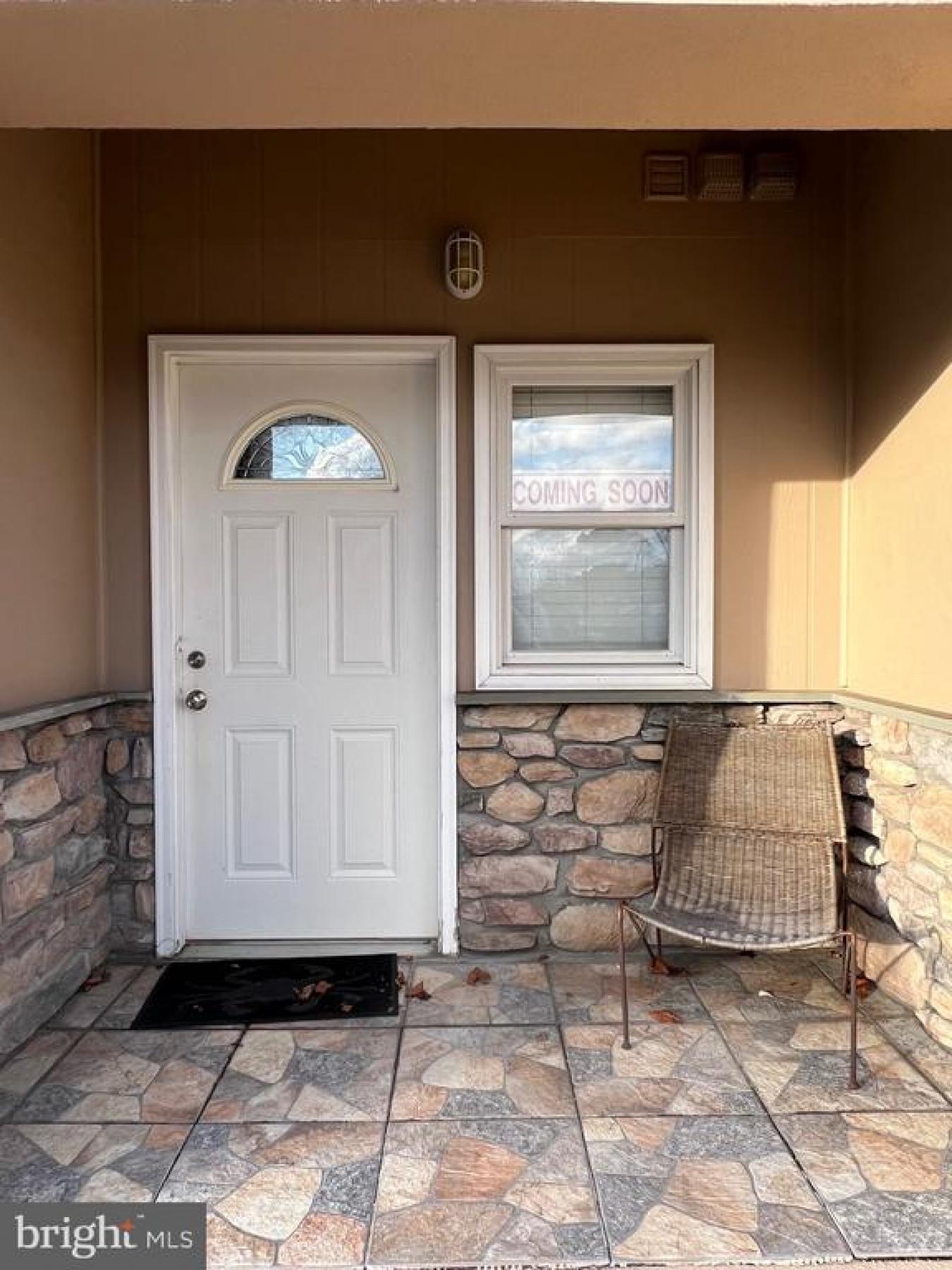 Dont miss this opportunity! This ground floor, 1 bedroom, 1 bath condo – image 1