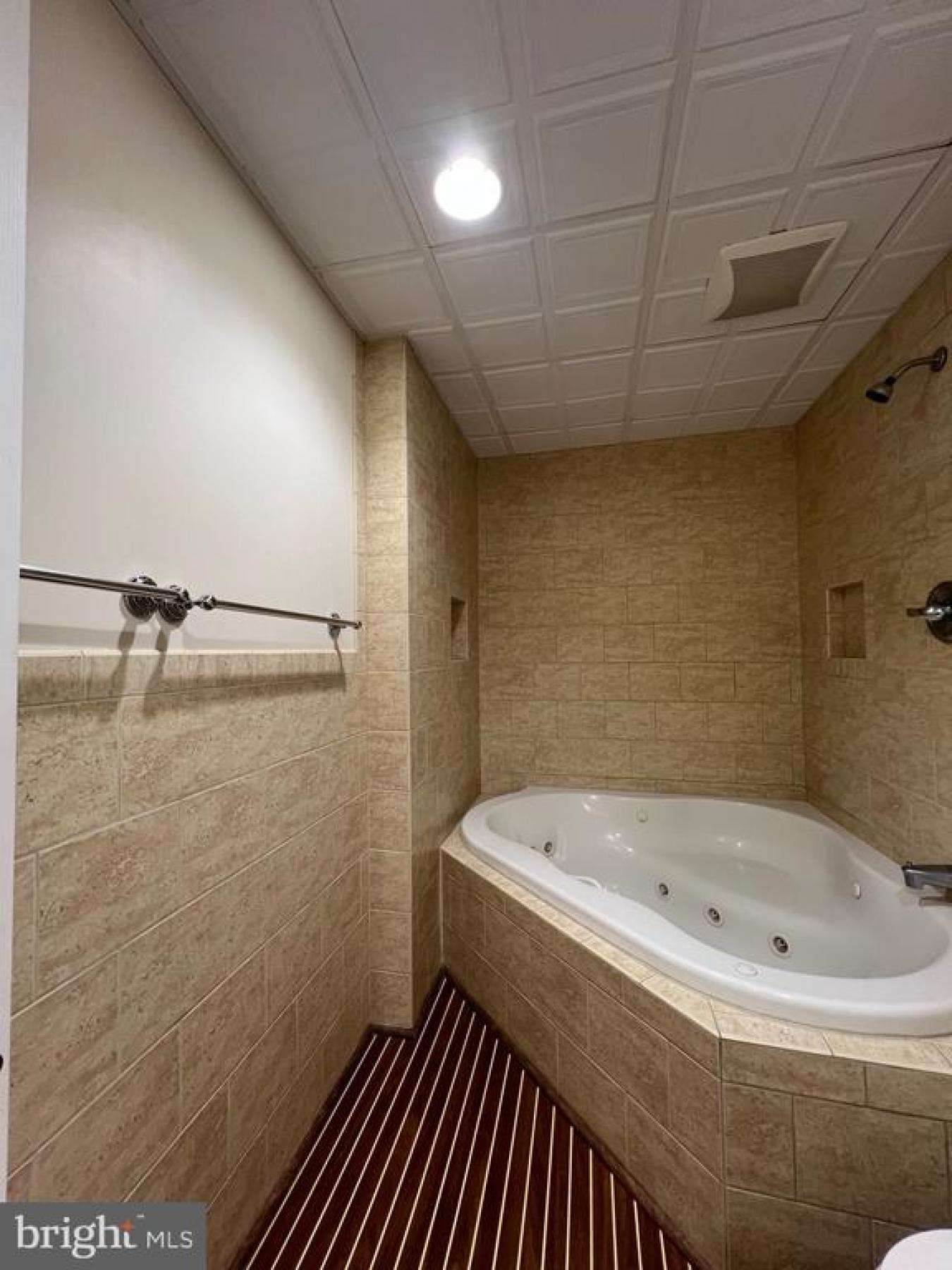 Dont miss this opportunity! This ground floor, 1 bedroom, 1 bath condo – image 16