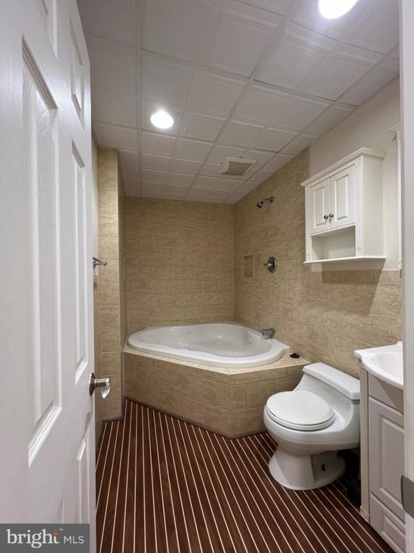 Dont miss this opportunity! This ground floor, 1 bedroom, 1 bath condo – image 18