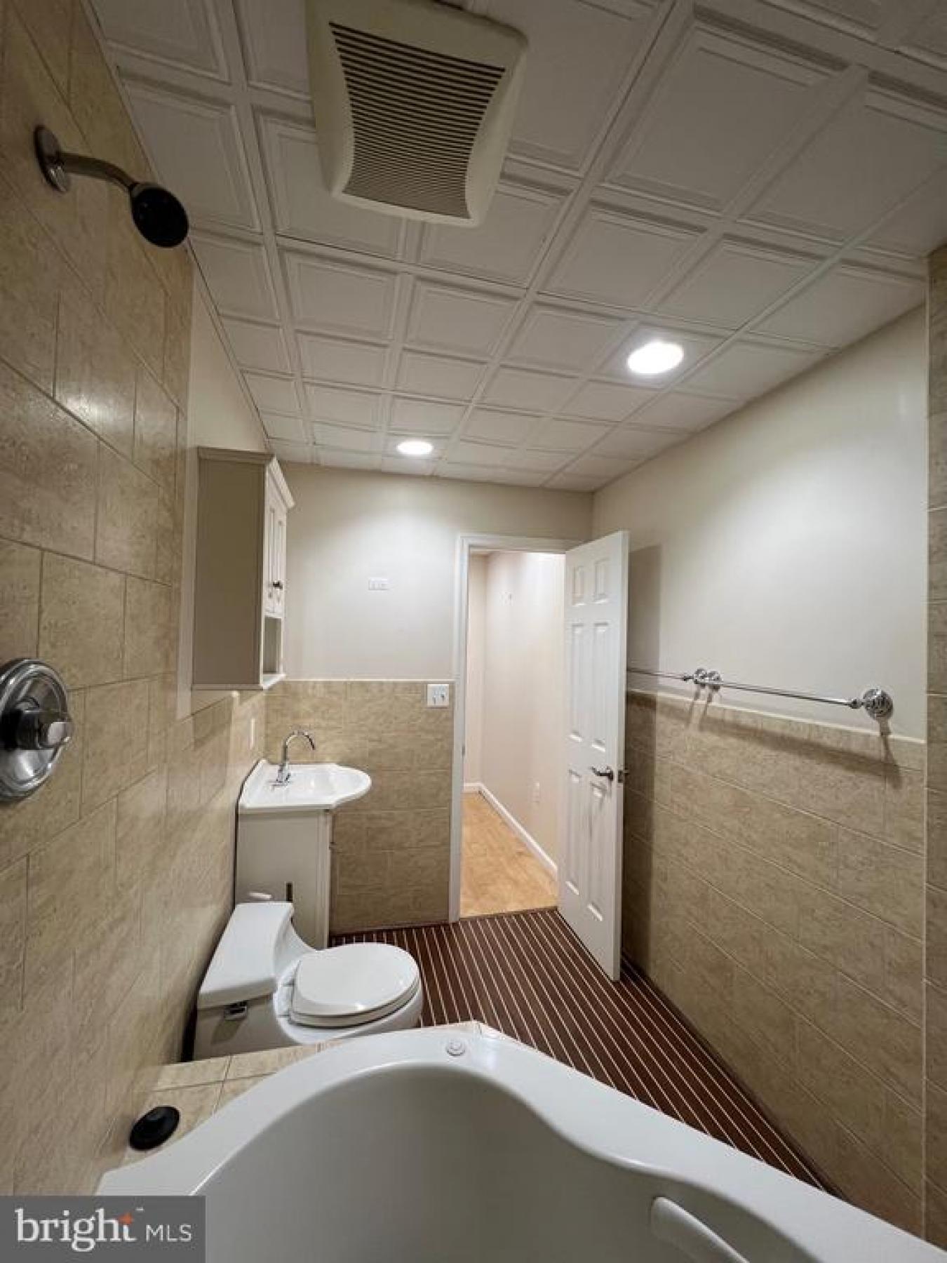 Dont miss this opportunity! This ground floor, 1 bedroom, 1 bath condo – image 20