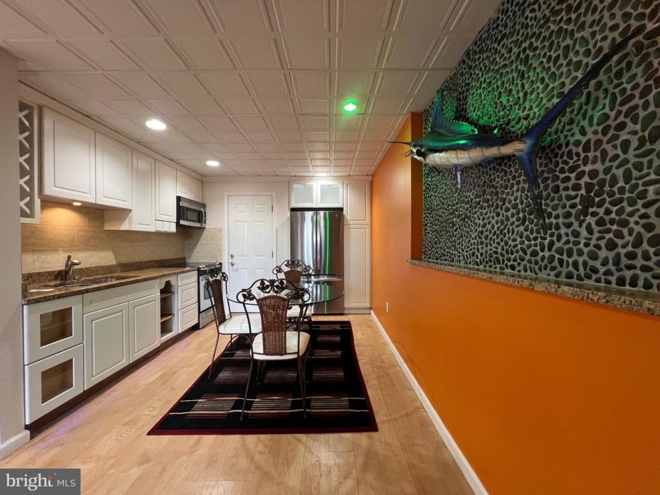 Dont miss this opportunity! This ground floor, 1 bedroom, 1 bath condo – image 4