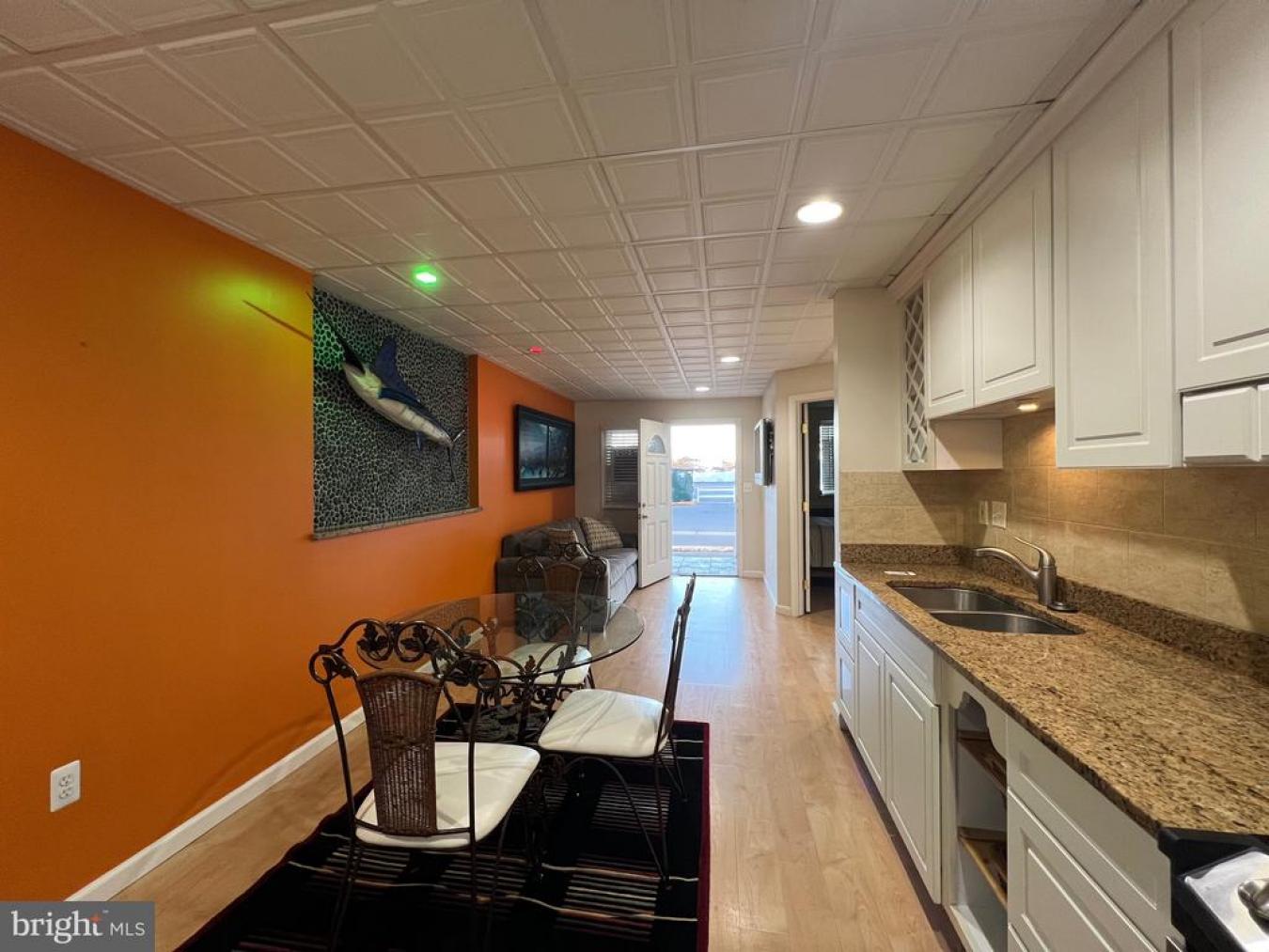 Dont miss this opportunity! This ground floor, 1 bedroom, 1 bath condo – image 7