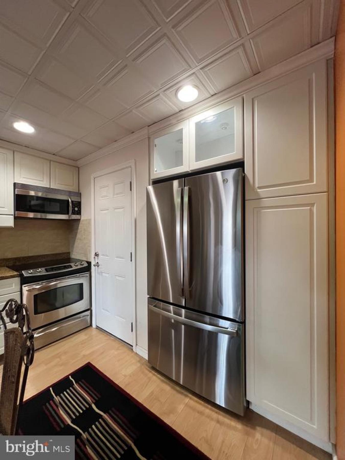 Dont miss this opportunity! This ground floor, 1 bedroom, 1 bath condo – image 9