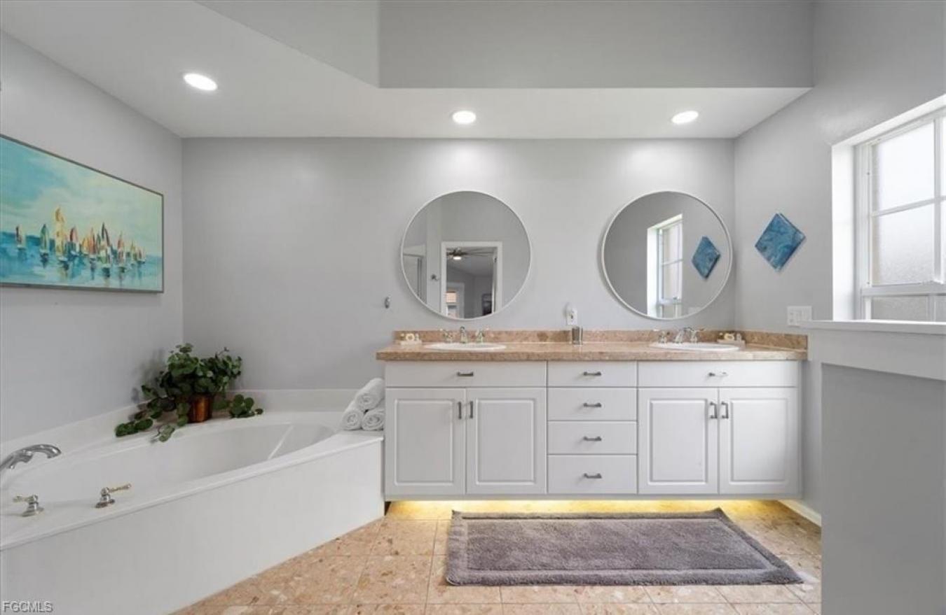 Cape Coral, Lee County, 33914, United States, 4 Bedrooms Bedrooms, ,2 BathroomsBathrooms,Residential,For Sale,2014883