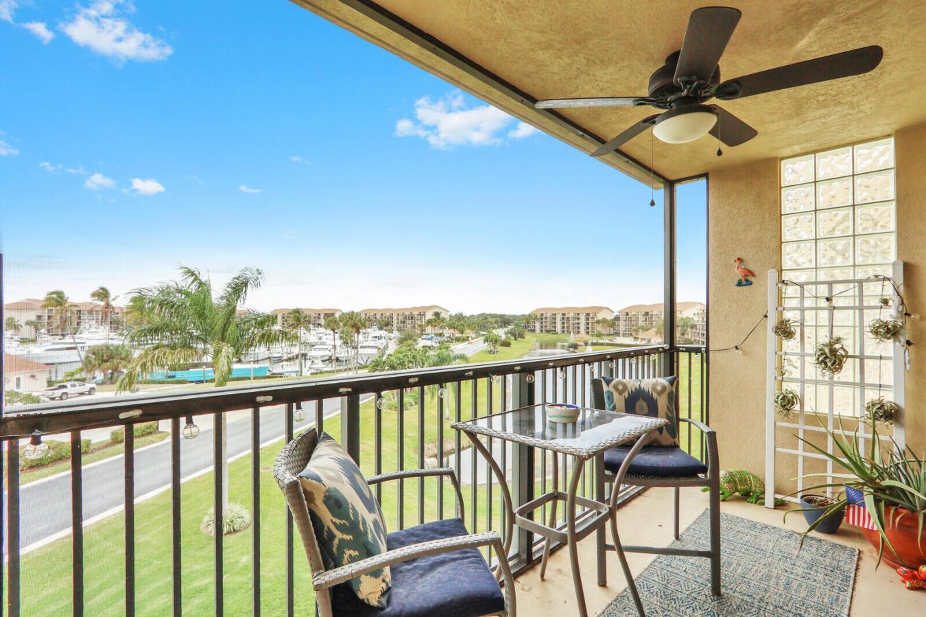 This two-bedroom, two-bath condominium offers a relaxed waterfront lif – image 10