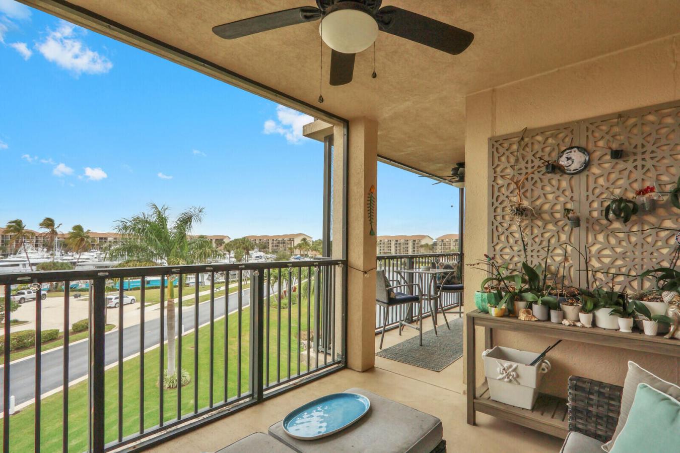 This two-bedroom, two-bath condominium offers a relaxed waterfront lif – image 11