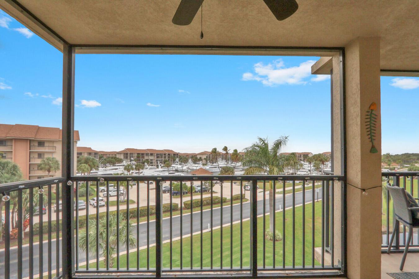 This two-bedroom, two-bath condominium offers a relaxed waterfront lif – image 12