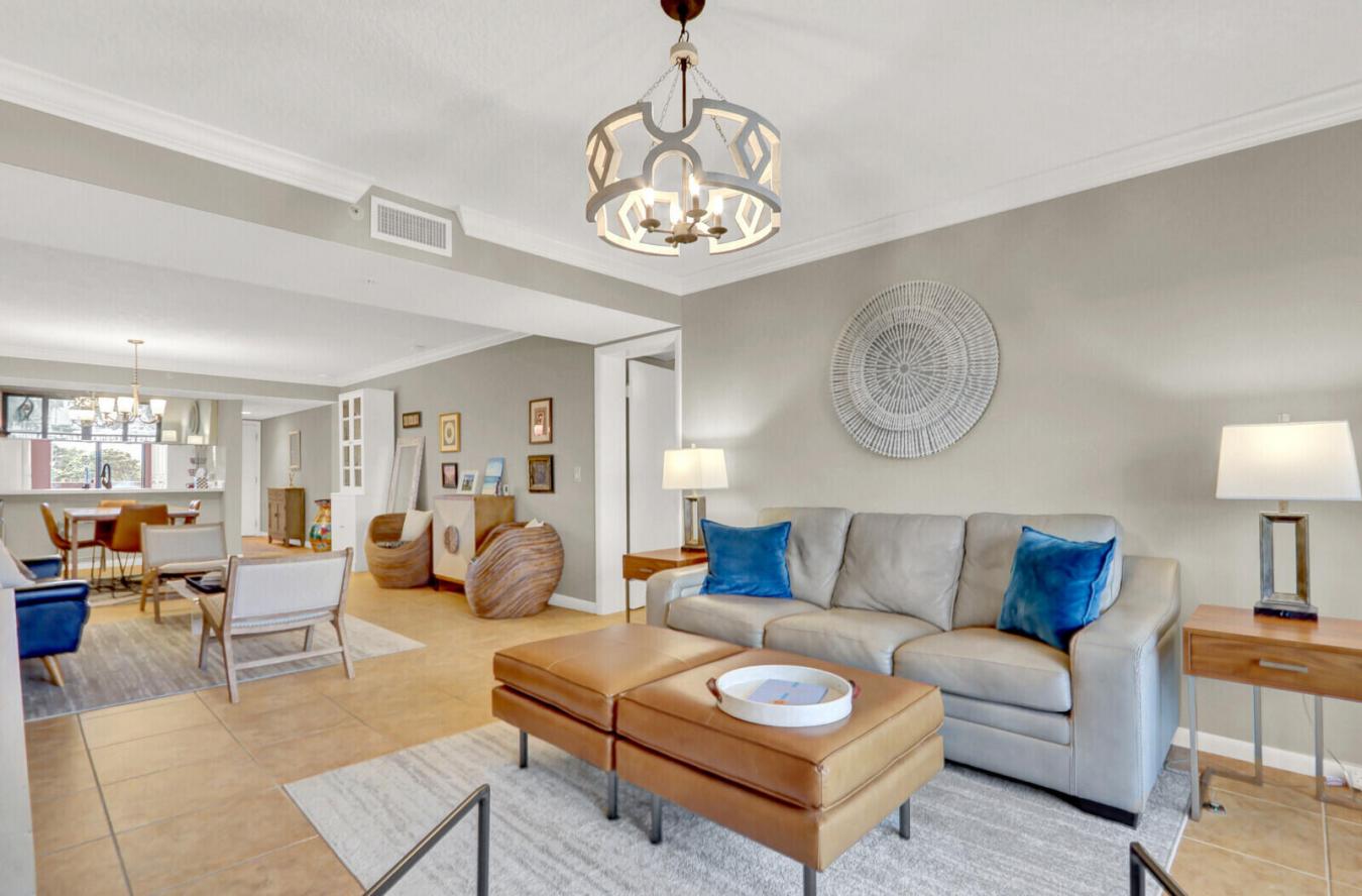 This two-bedroom, two-bath condominium offers a relaxed waterfront lif – image 13
