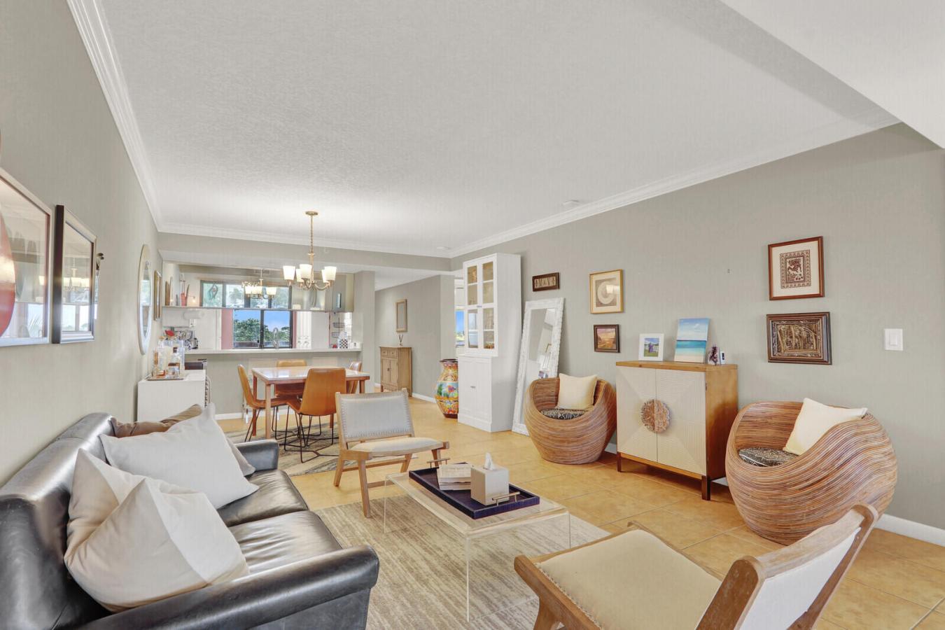 This two-bedroom, two-bath condominium offers a relaxed waterfront lif – image 14