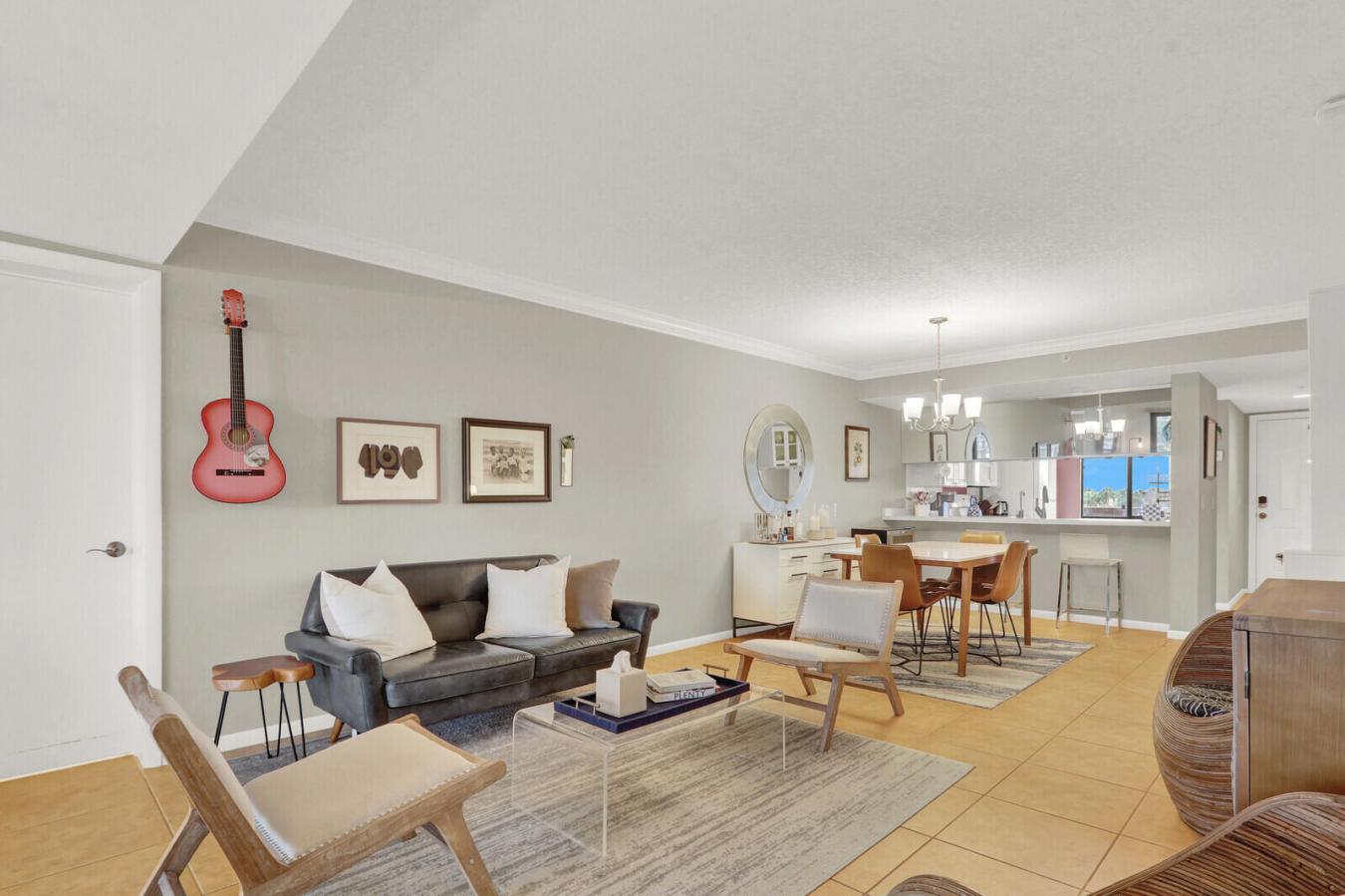 This two-bedroom, two-bath condominium offers a relaxed waterfront lif – image 15