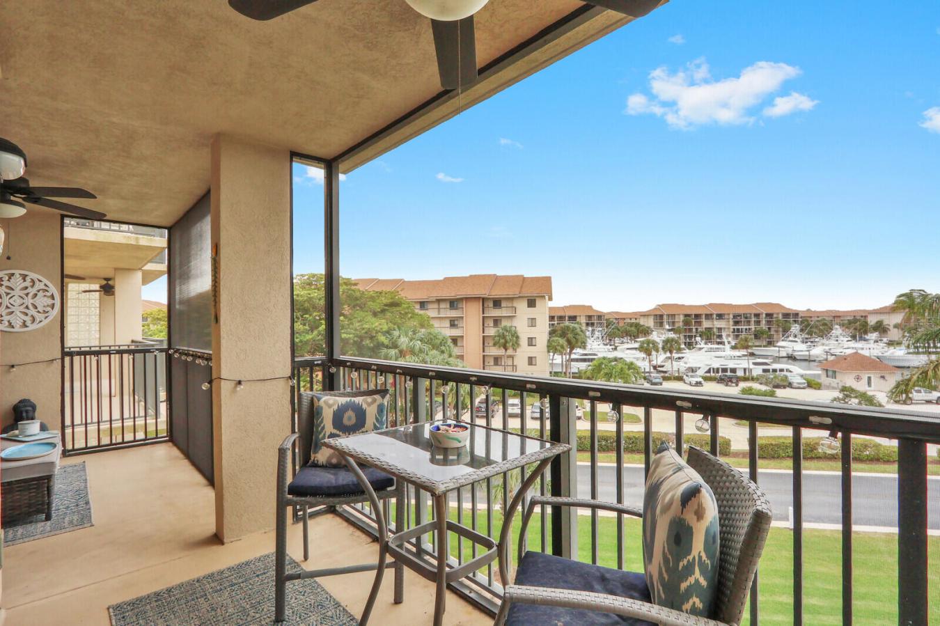 This two-bedroom, two-bath condominium offers a relaxed waterfront lif – image 2