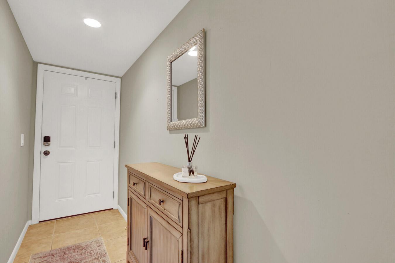 This two-bedroom, two-bath condominium offers a relaxed waterfront lif – image 3