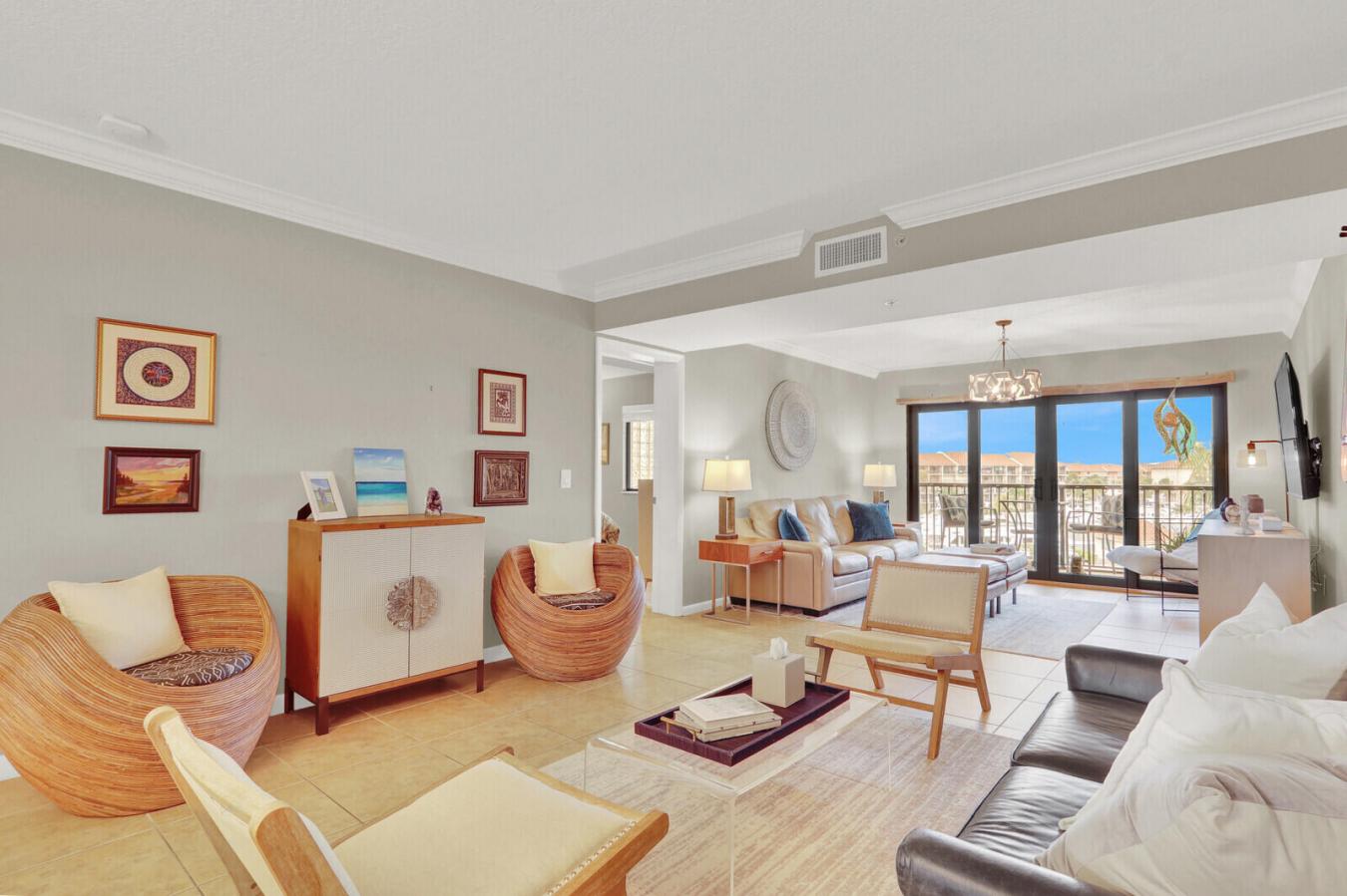 This two-bedroom, two-bath condominium offers a relaxed waterfront lif – image 4