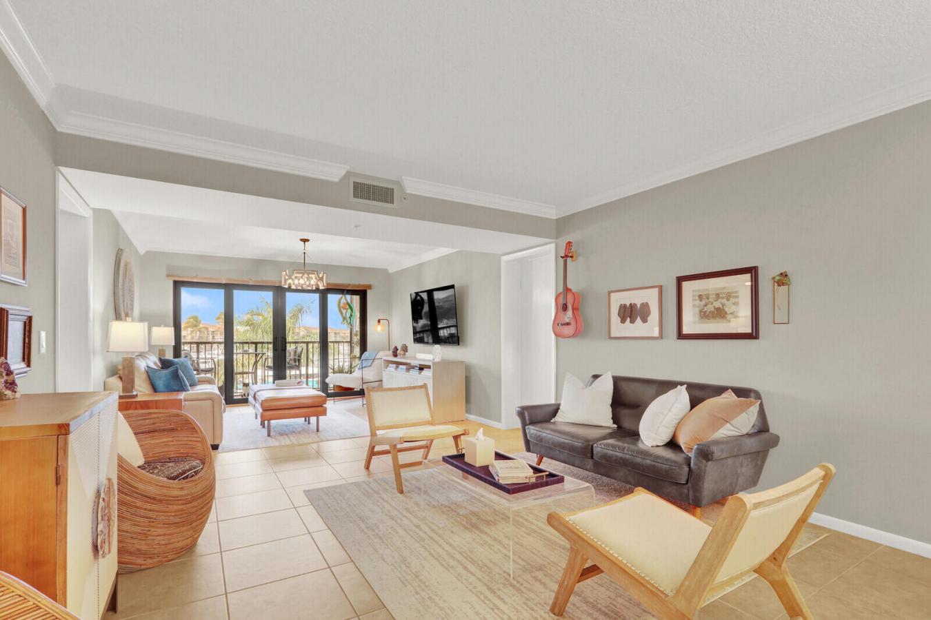 This two-bedroom, two-bath condominium offers a relaxed waterfront lif – image 6