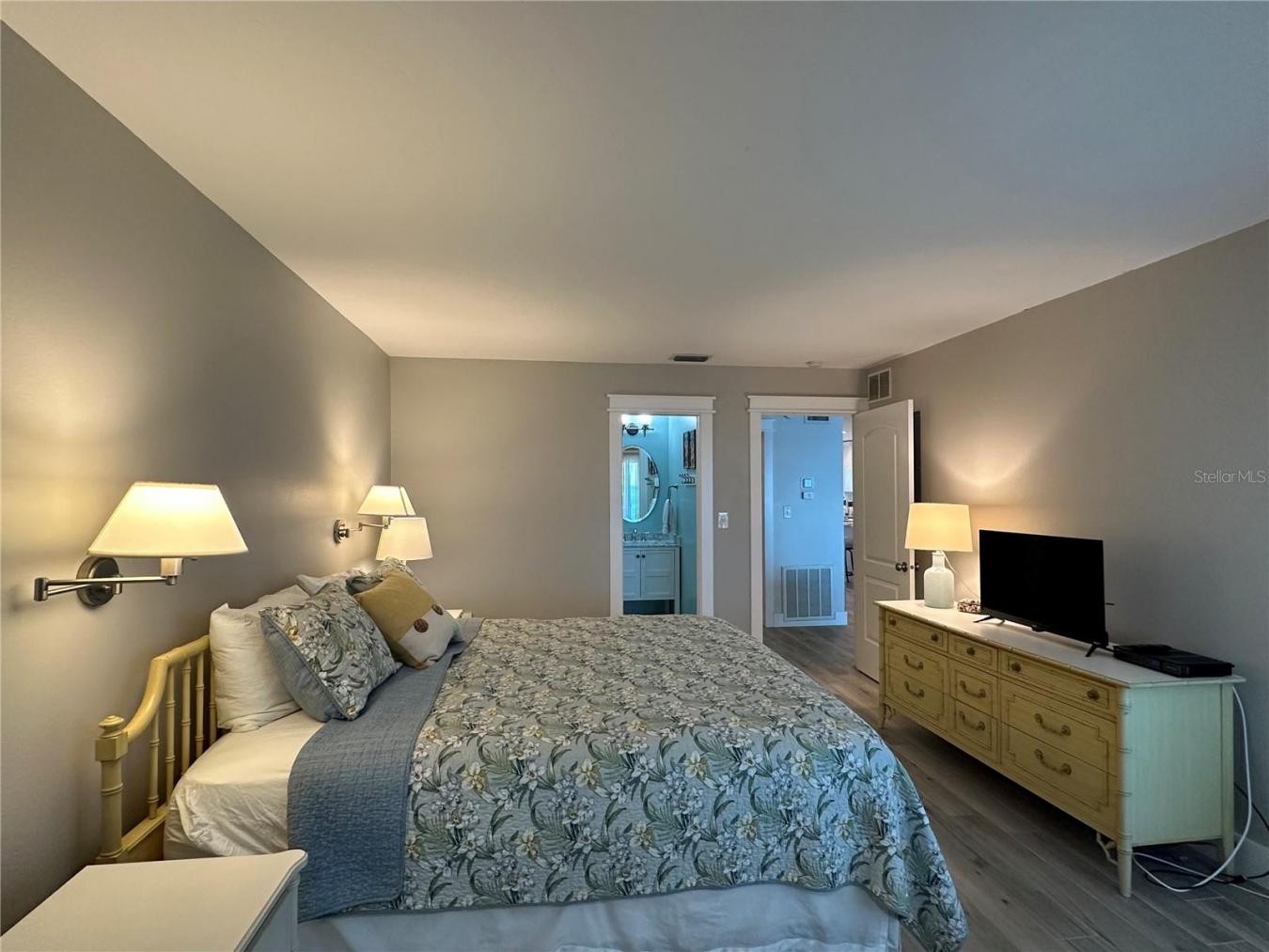 HOLMES BEACH, Manatee, 34217, United States, 2 Bedrooms Bedrooms, ,2 BathroomsBathrooms,Residential,For Sale,2015171