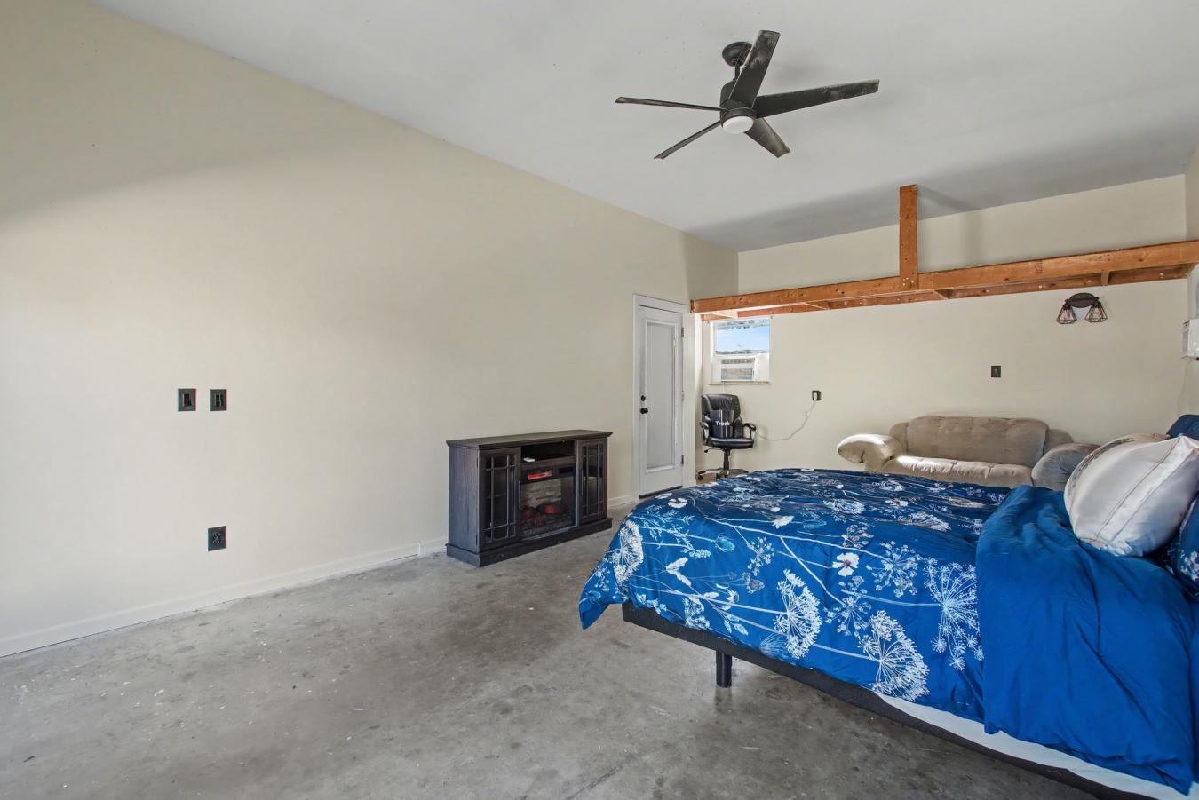 Burnet, Burnet, 78611, United States, 2 Bedrooms Bedrooms, ,1 BathroomBathrooms,Residential,For Sale,2015165