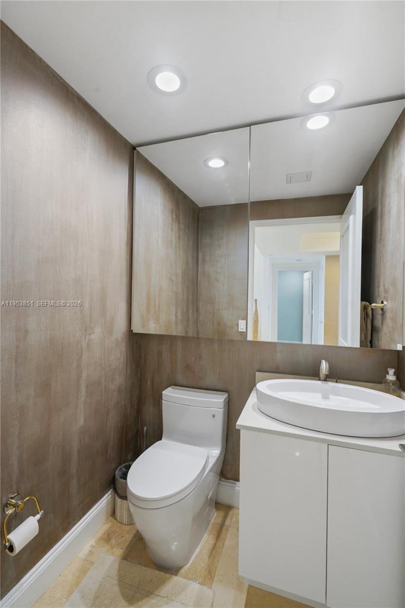 Key Biscayne, Florida, 33149, United States, 3 Bedrooms Bedrooms, ,2 BathroomsBathrooms,Residential,For Sale,2015155