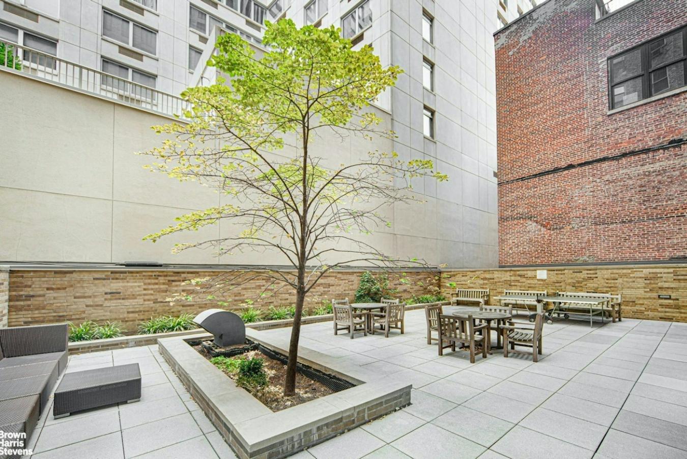 New York, New York, 10024, United States, 3 Bedrooms Bedrooms, ,2 BathroomsBathrooms,Residential,For Sale,2015152