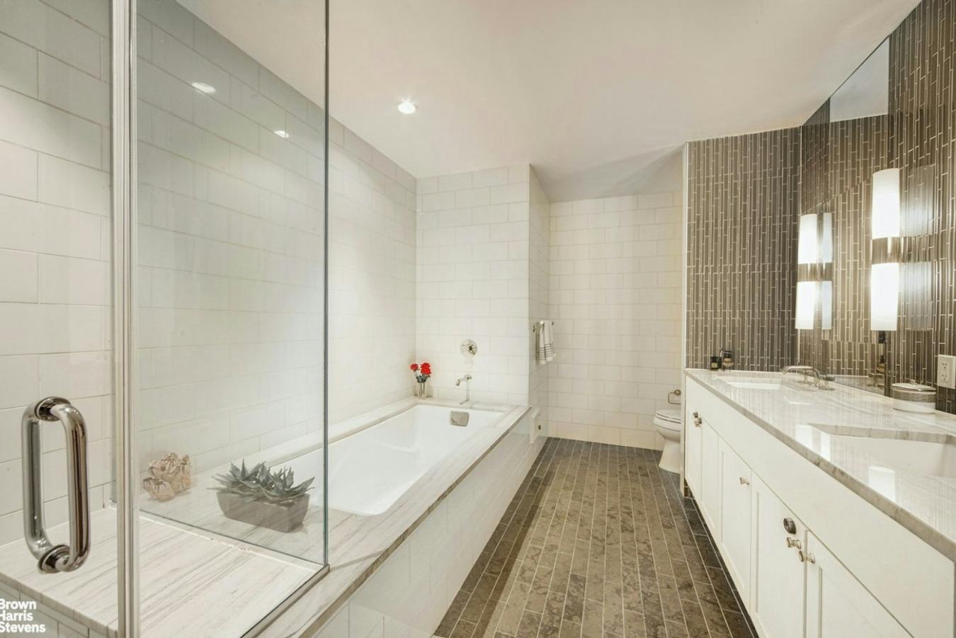 New York, New York, 10024, United States, 3 Bedrooms Bedrooms, ,2 BathroomsBathrooms,Residential,For Sale,2015152