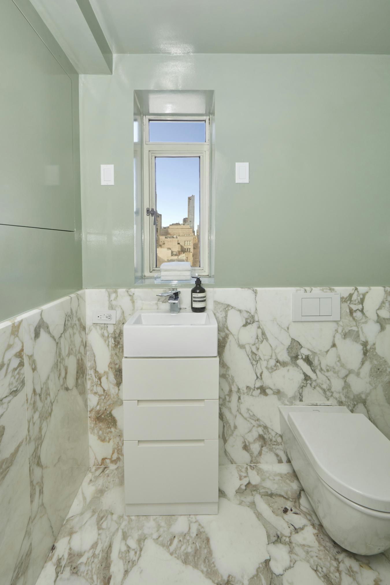 New York, New York, 10021, United States, 2 Bedrooms Bedrooms, ,2 BathroomsBathrooms,Residential,For Sale,2015147