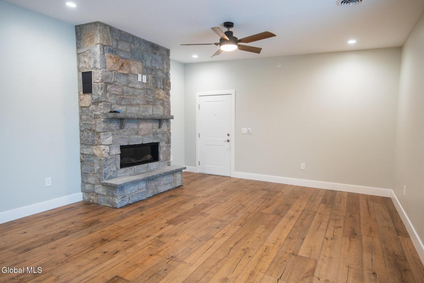 Lake George, Warren, 12845, United States, 3 Bedrooms Bedrooms, ,3 BathroomsBathrooms,Residential,For Sale,2015130