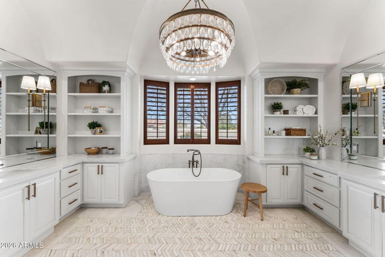 Chandler, Maricopa, 85249, United States, 5 Bedrooms Bedrooms, ,6 BathroomsBathrooms,Residential,For Sale,2015387