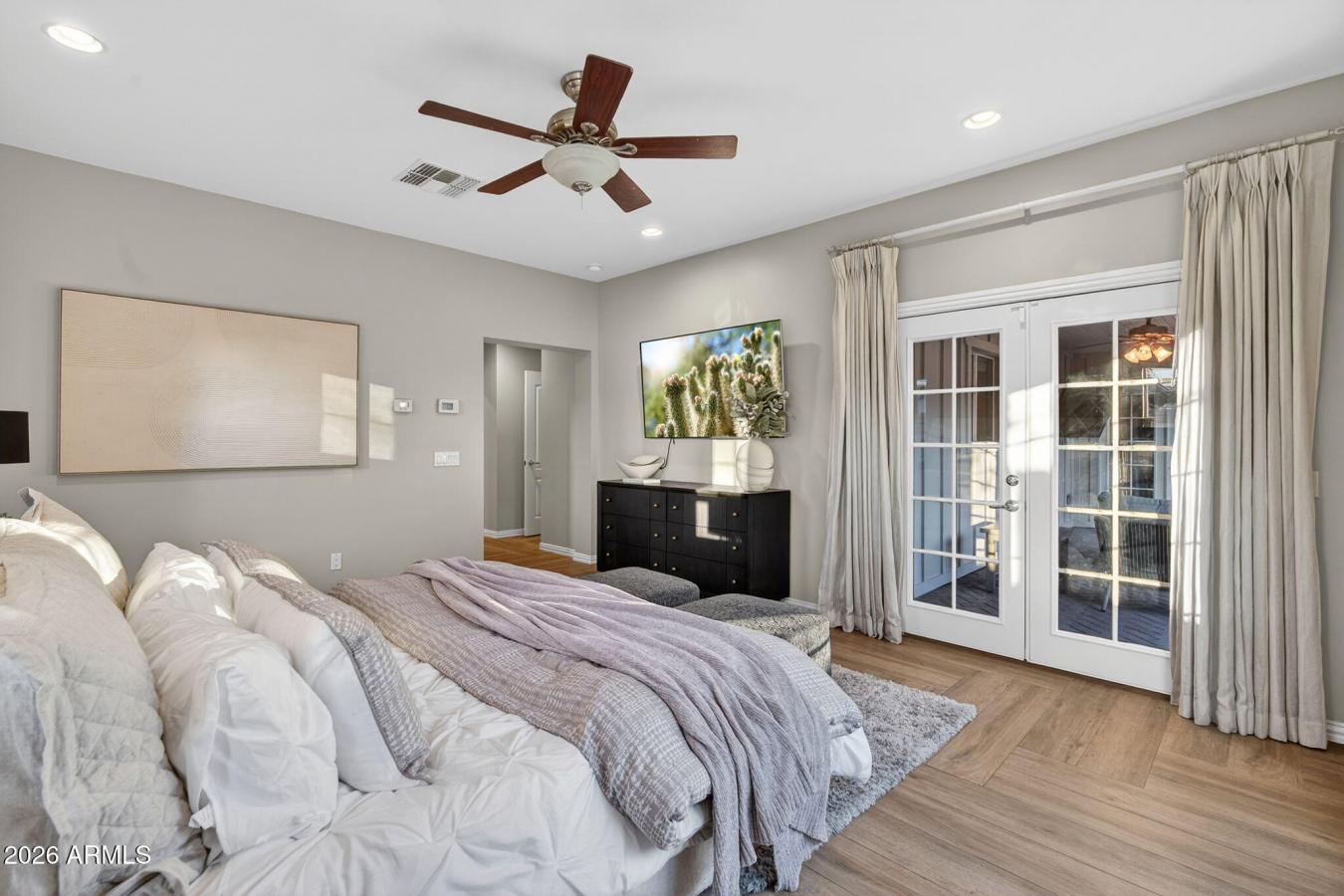 Phoenix, Maricopa, 85018, United States, 4 Bedrooms Bedrooms, ,3 BathroomsBathrooms,Residential,For Sale,2015385