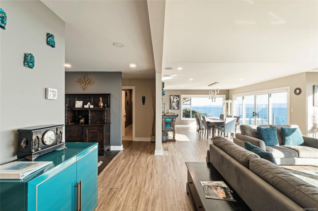 Saanich, Capital Regional District, V8N 3Y7, Canada, 8 Bedrooms Bedrooms, ,7 BathroomsBathrooms,Residential,For Sale,2015386