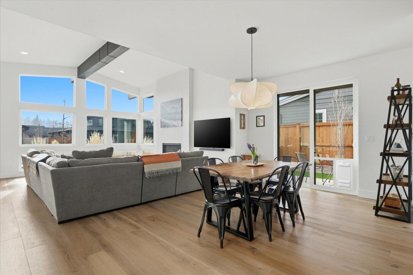 Bend, Deschutes, 97703, United States, 3 Bedrooms Bedrooms, ,2 BathroomsBathrooms,Residential,For Sale,2015373