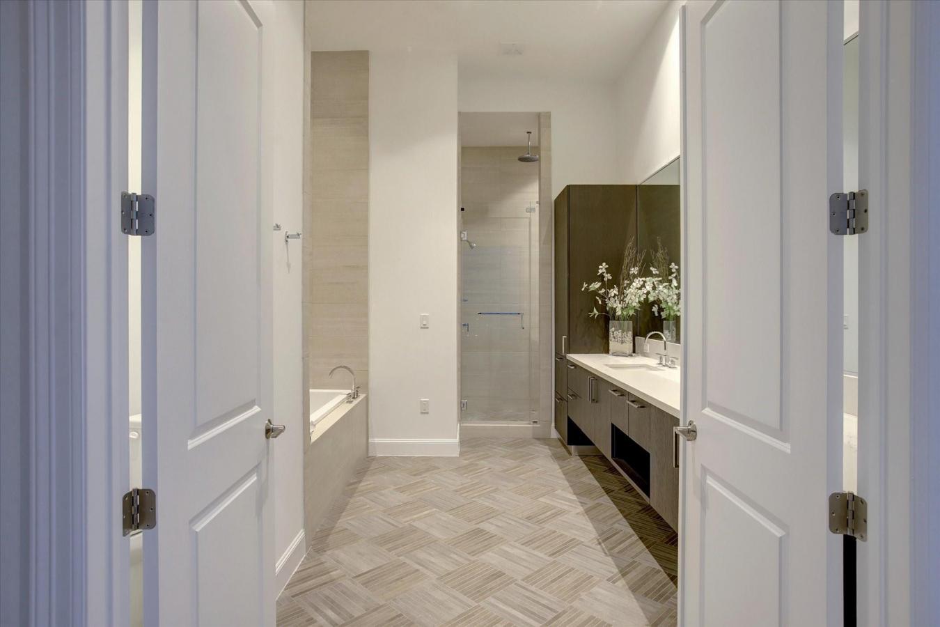 Houston, Harris, 77002, United States, 3 Bedrooms Bedrooms, ,2 BathroomsBathrooms,Residential,For Sale,2016077