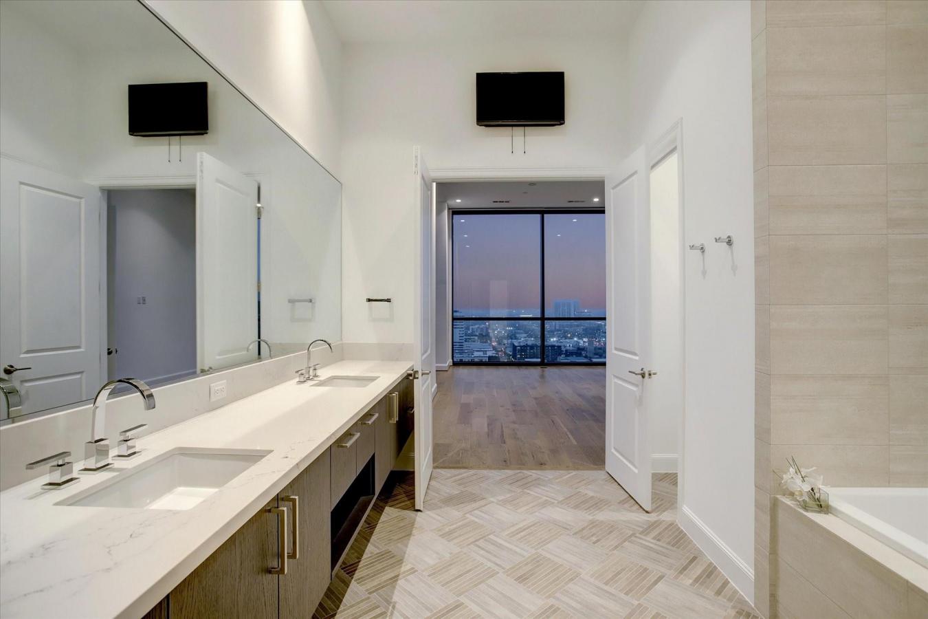 Houston, Harris, 77002, United States, 3 Bedrooms Bedrooms, ,2 BathroomsBathrooms,Residential,For Sale,2016077