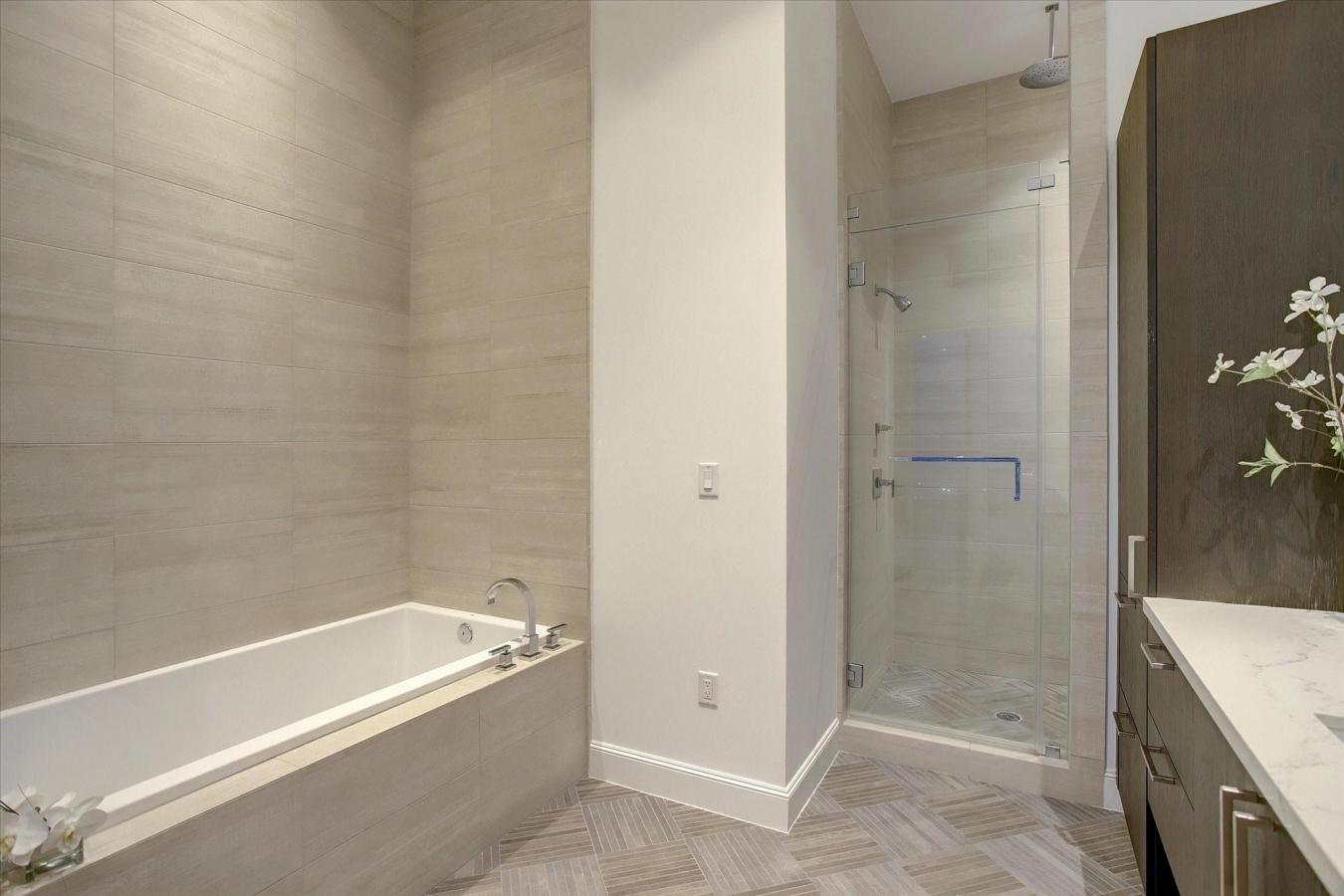 Houston, Harris, 77002, United States, 3 Bedrooms Bedrooms, ,2 BathroomsBathrooms,Residential,For Sale,2016077