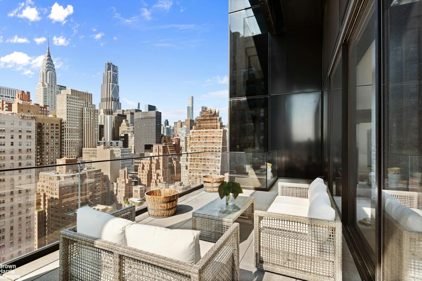 Endless possibilities await you at One United Nations Park for Apartme – image 13