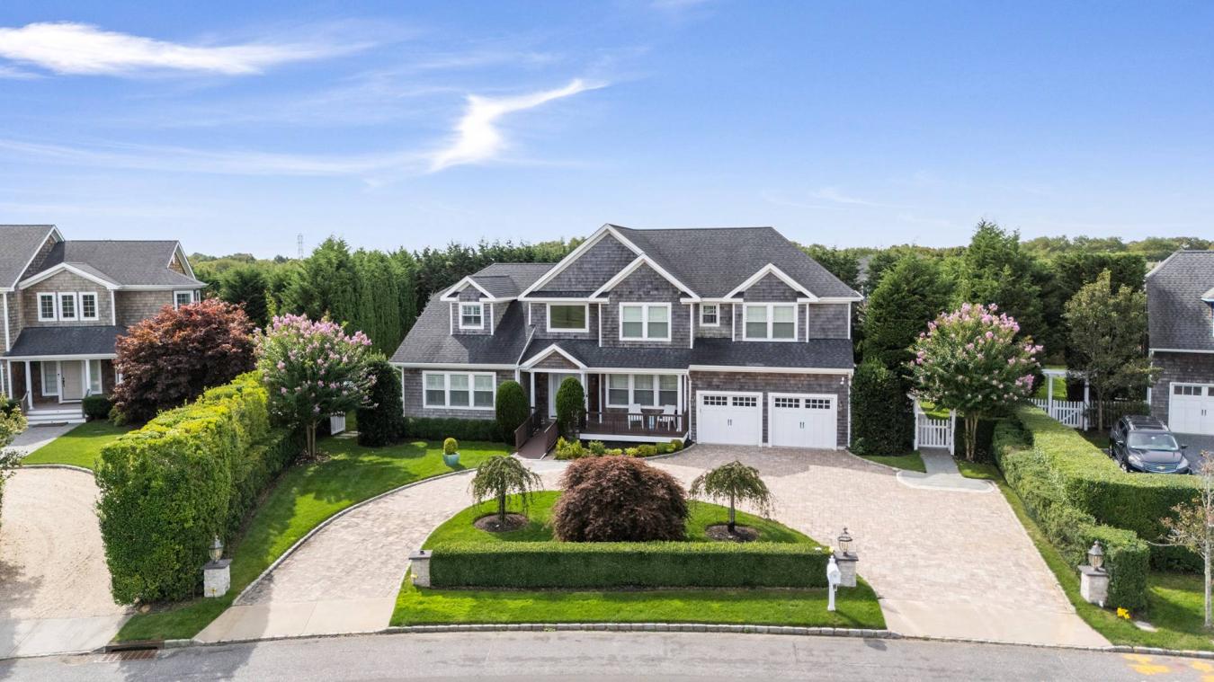 4 Spring Lane, Tuckahoe, NY, 11968, United States, 6 Bedrooms Bedrooms, ,5 BathroomsBathrooms,Residential,For Sale,4 Spring Lane,223253