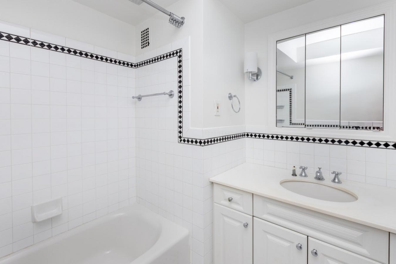 New York, New York, 10028, United States, 4 Bedrooms Bedrooms, ,3 BathroomsBathrooms,Residential,For Sale,2016261