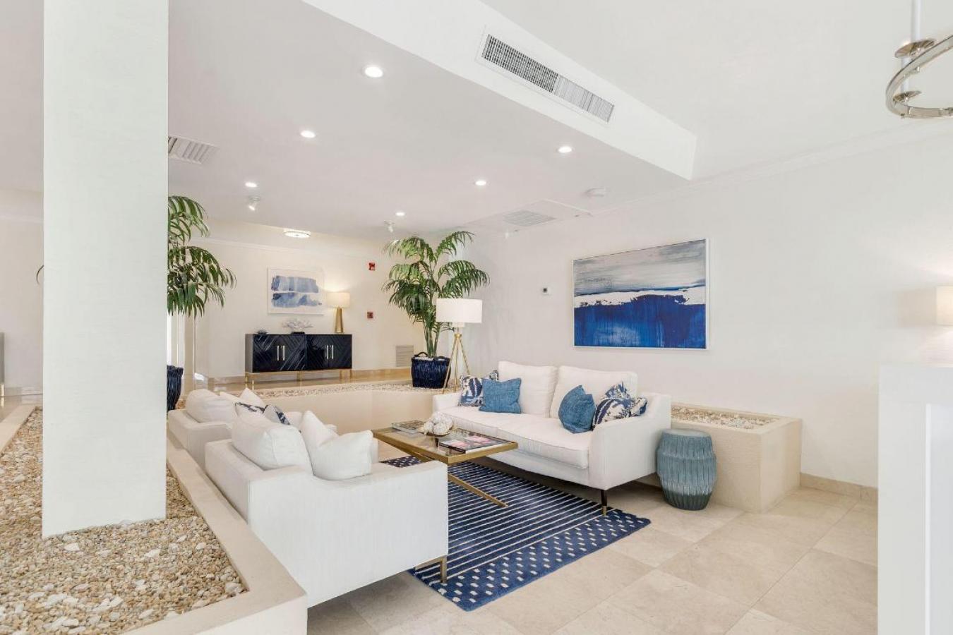 Palm Beach, Florida, 33480, United States, 2 Bedrooms Bedrooms, ,2 BathroomsBathrooms,Residential,For Sale,2016259