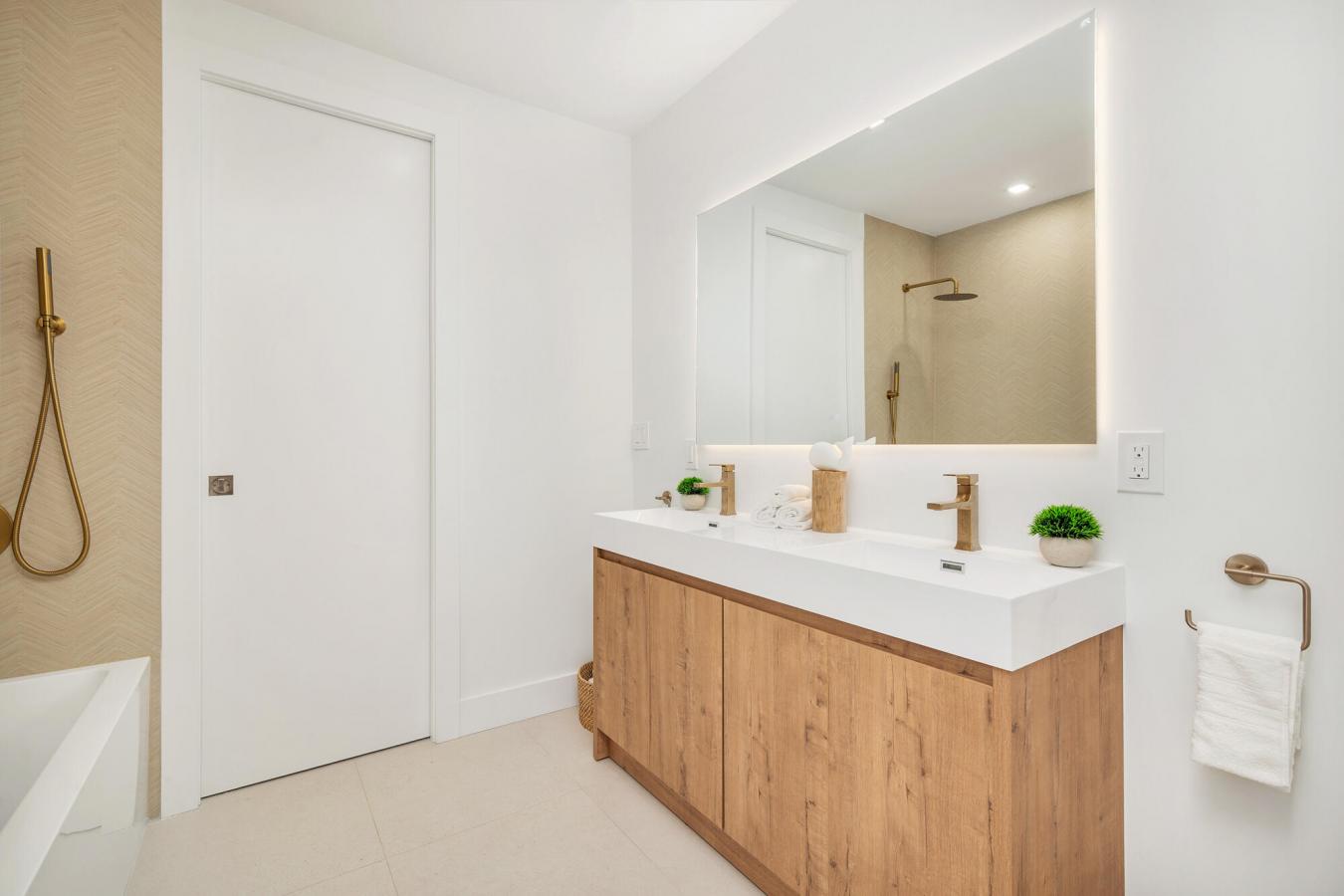 West Palm Beach, Florida, 33405, United States, 3 Bedrooms Bedrooms, ,3 BathroomsBathrooms,Residential,For Sale,2016260