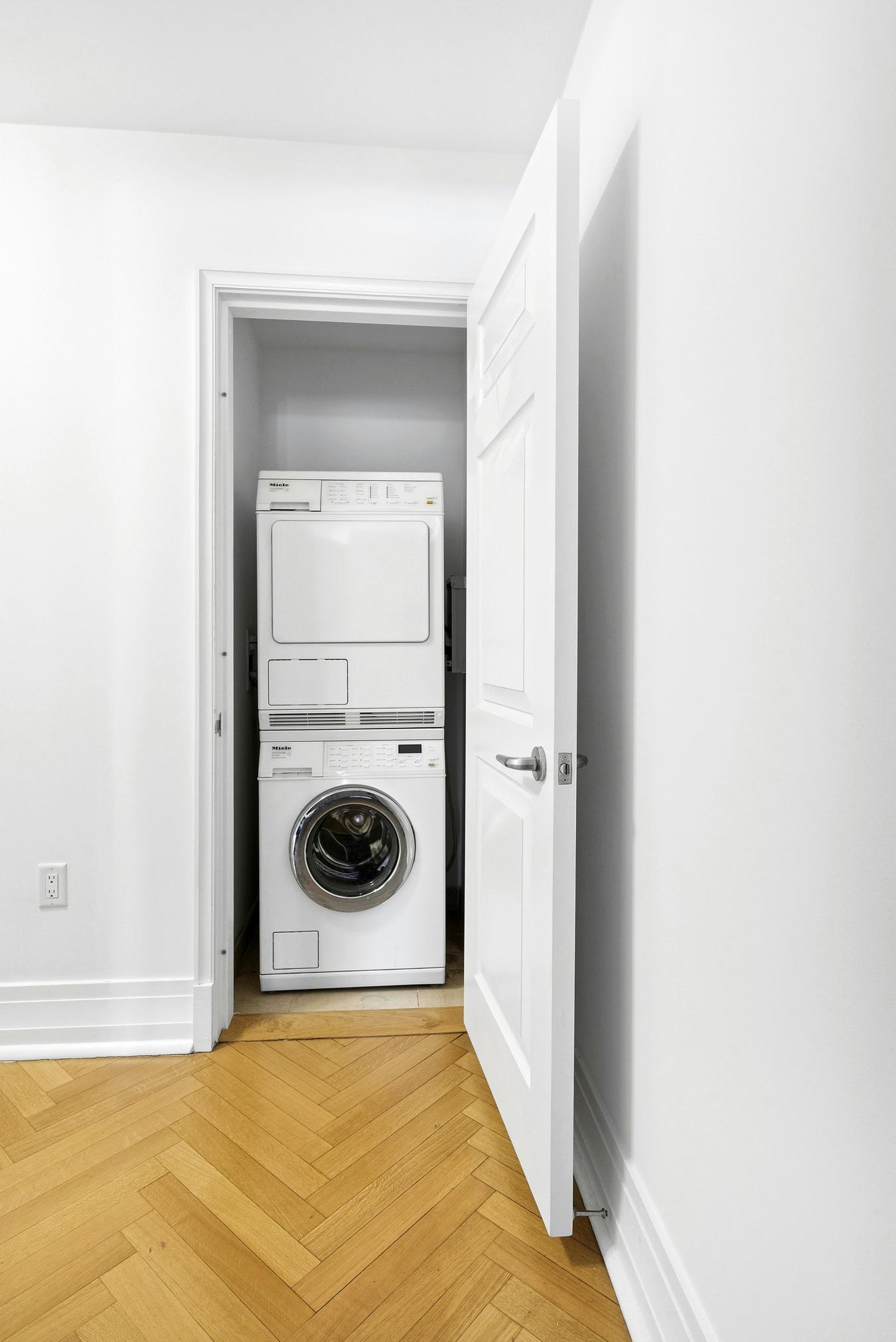 New York, New York, 10028, United States, 2 Bedrooms Bedrooms, ,2 BathroomsBathrooms,Residential,For Sale,2016257